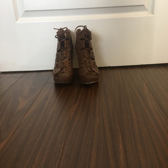 Platforms - Picture 2 of 3